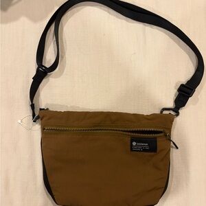 lululemon athletica Men's Olive/Tan Crossbody Belt Bag